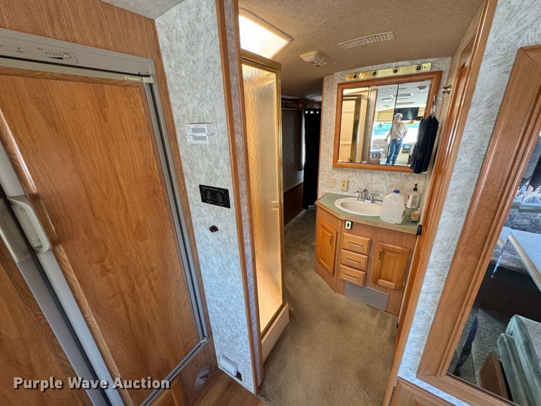 image for item DK2572 1997 Fleetwood Discovery  RV