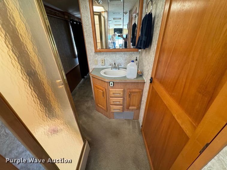 image for item DK2572 1997 Fleetwood Discovery  RV