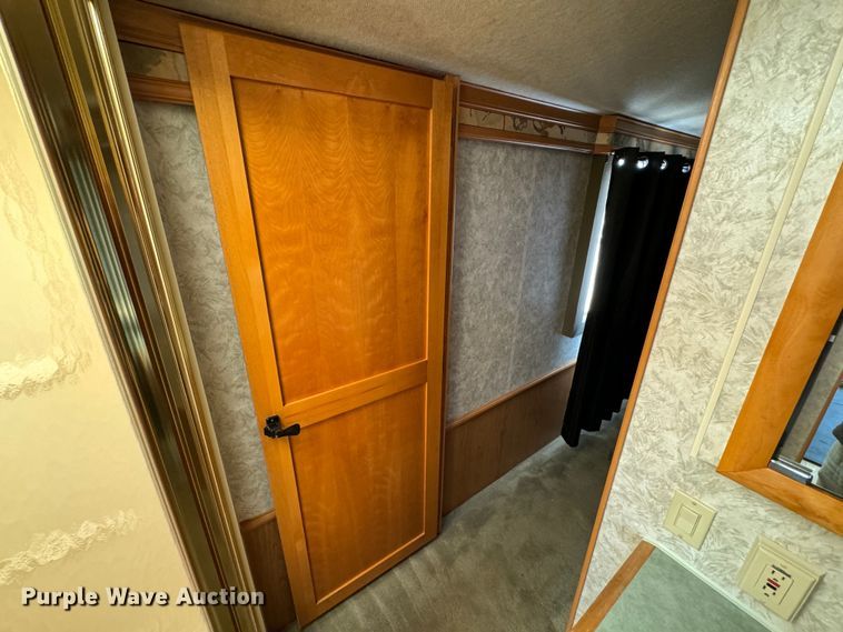 image for item DK2572 1997 Fleetwood Discovery  RV