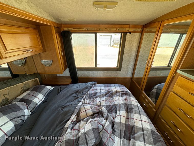 image for item DK2572 1997 Fleetwood Discovery  RV