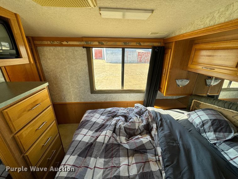 image for item DK2572 1997 Fleetwood Discovery  RV