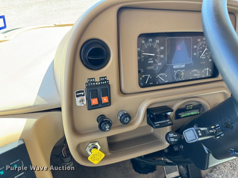 image for item DK2572 1997 Fleetwood Discovery  RV