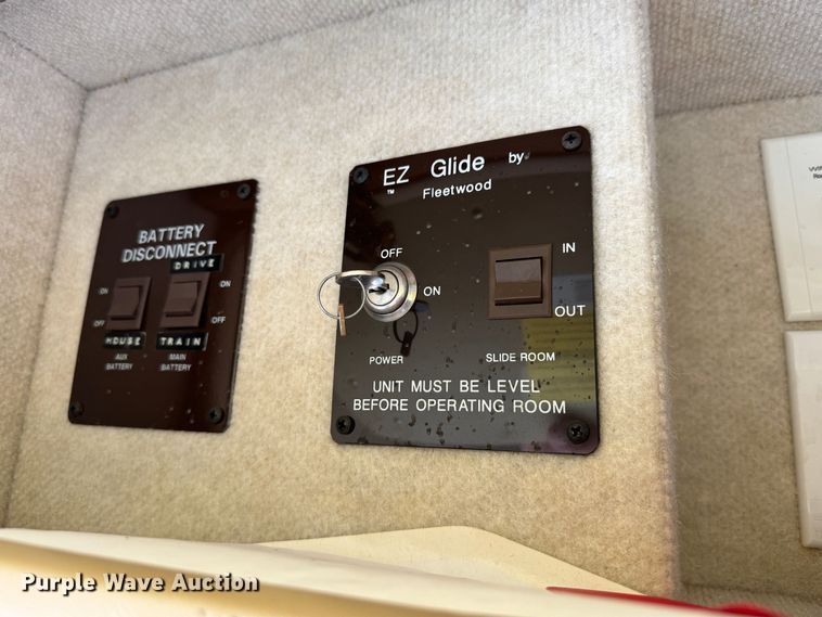 image for item DK2572 1997 Fleetwood Discovery  RV