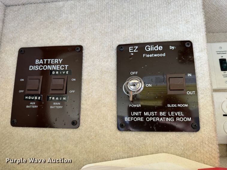 image for item DK2572 1997 Fleetwood Discovery  RV