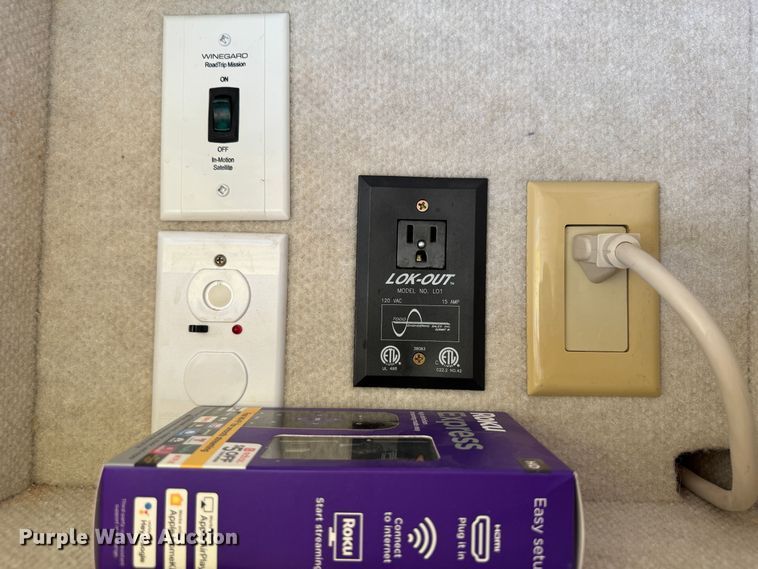 image for item DK2572 1997 Fleetwood Discovery  RV