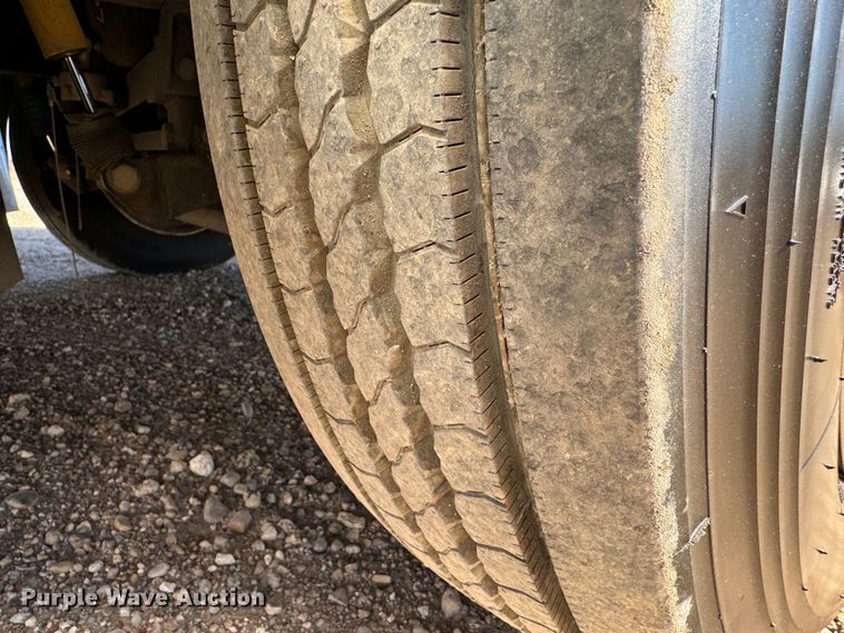 image for item DK2572 1997 Fleetwood Discovery  RV