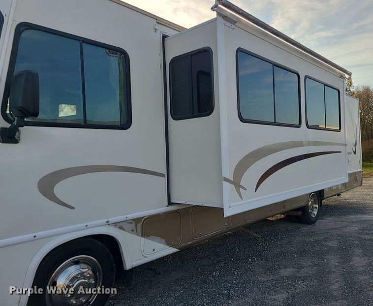 image for item DK4127 2003 Four Winds Hurricane  RV