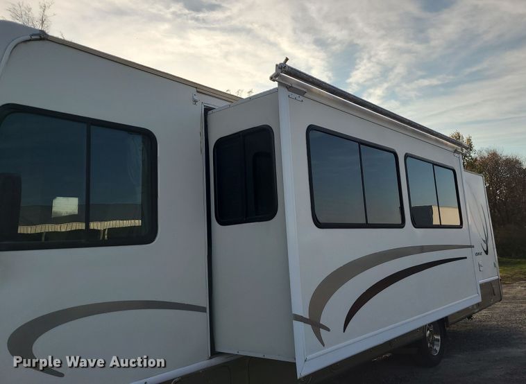 image for item DK4127 2003 Four Winds Hurricane  RV