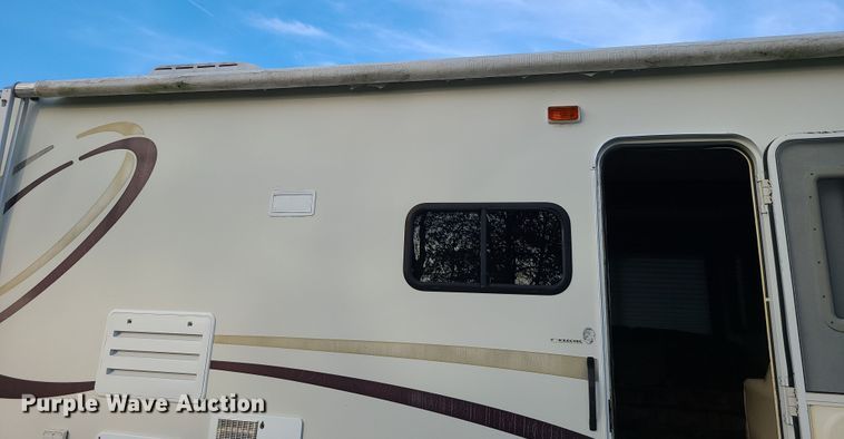 image for item DK4127 2003 Four Winds Hurricane  RV