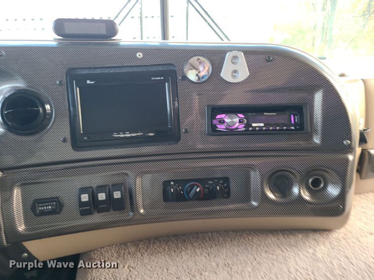 image for item DK4127 2003 Four Winds Hurricane  RV