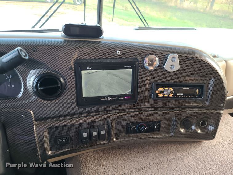 image for item DK4127 2003 Four Winds Hurricane  RV