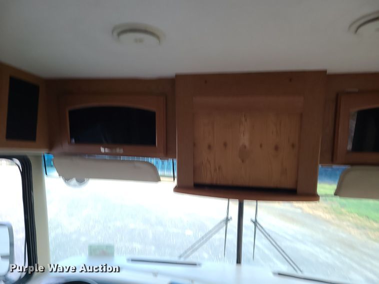 image for item DK4127 2003 Four Winds Hurricane  RV