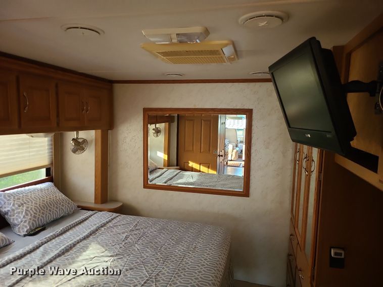 image for item DK4127 2003 Four Winds Hurricane  RV