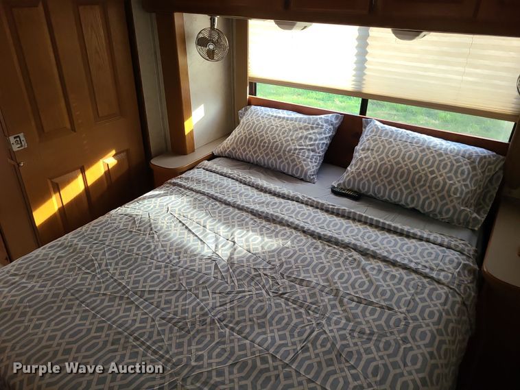 image for item DK4127 2003 Four Winds Hurricane  RV