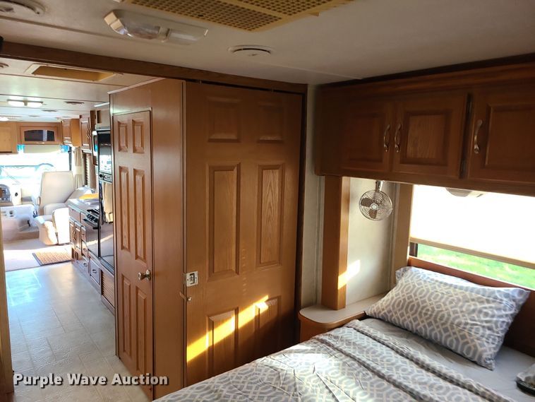 image for item DK4127 2003 Four Winds Hurricane  RV