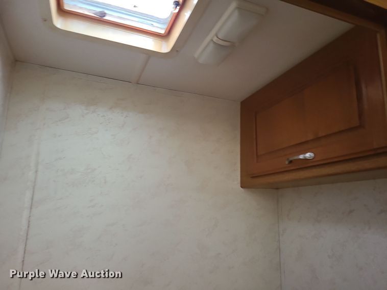 image for item DK4127 2003 Four Winds Hurricane  RV