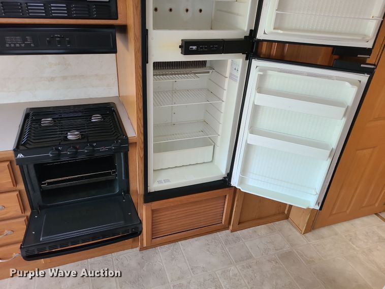 image for item DK4127 2003 Four Winds Hurricane  RV