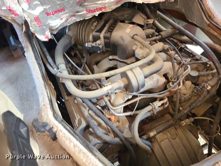 image for item DK4127 2003 Four Winds Hurricane  RV