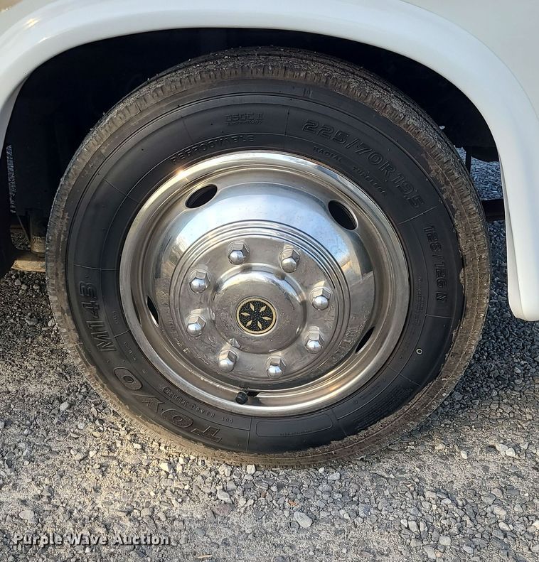 image for item DK4127 2003 Four Winds Hurricane  RV