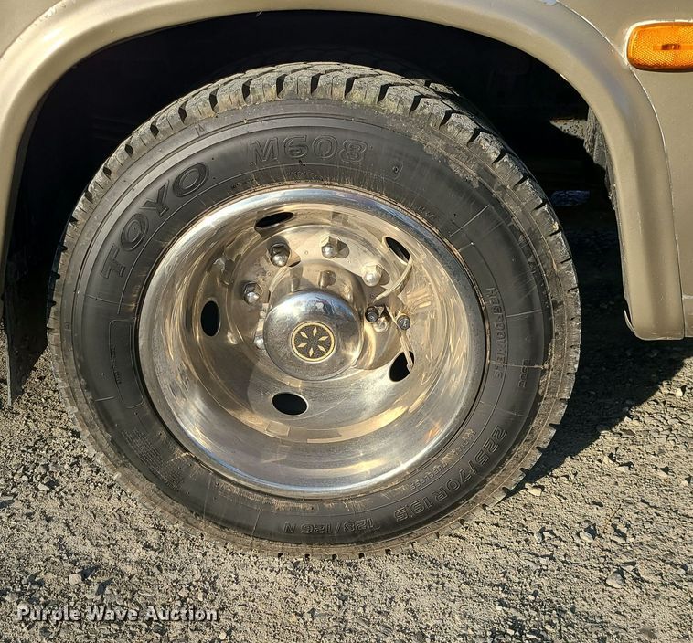 image for item DK4127 2003 Four Winds Hurricane  RV