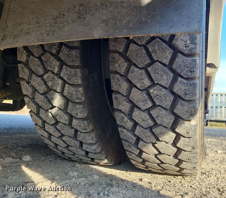 image for item DK4127 2003 Four Winds Hurricane  RV