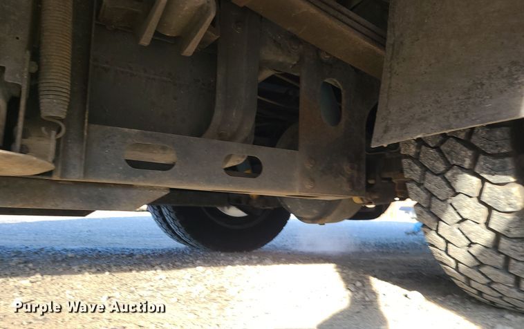 image for item DK4127 2003 Four Winds Hurricane  RV