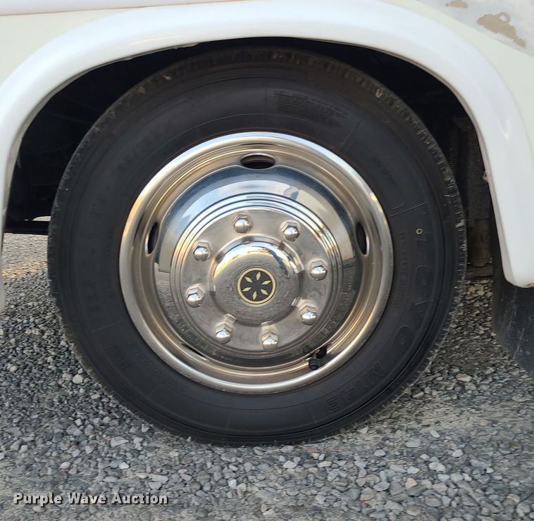 image for item DK4127 2003 Four Winds Hurricane  RV