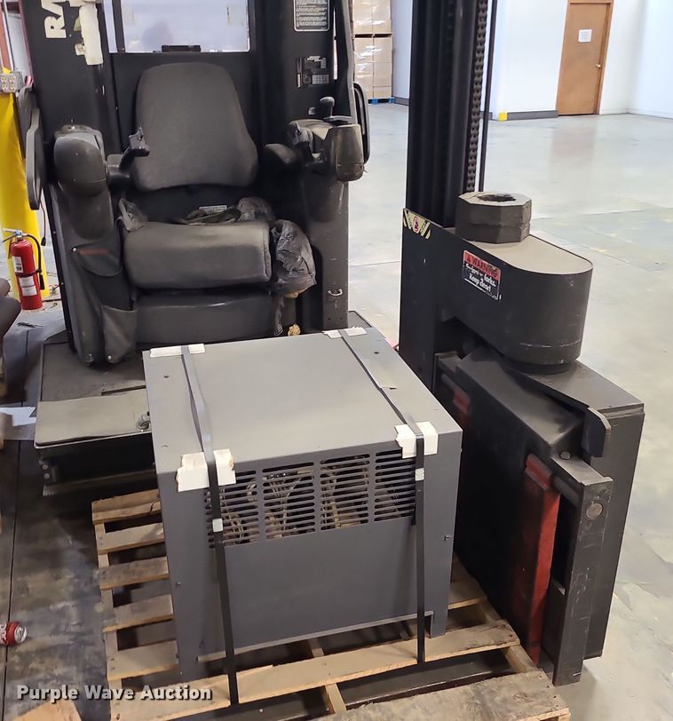 image for item DK4131 Raymond SA-CSR30T  forklift