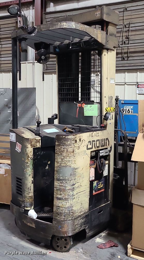image for item DK4132 1994 Crown RR3020-45  forklift
