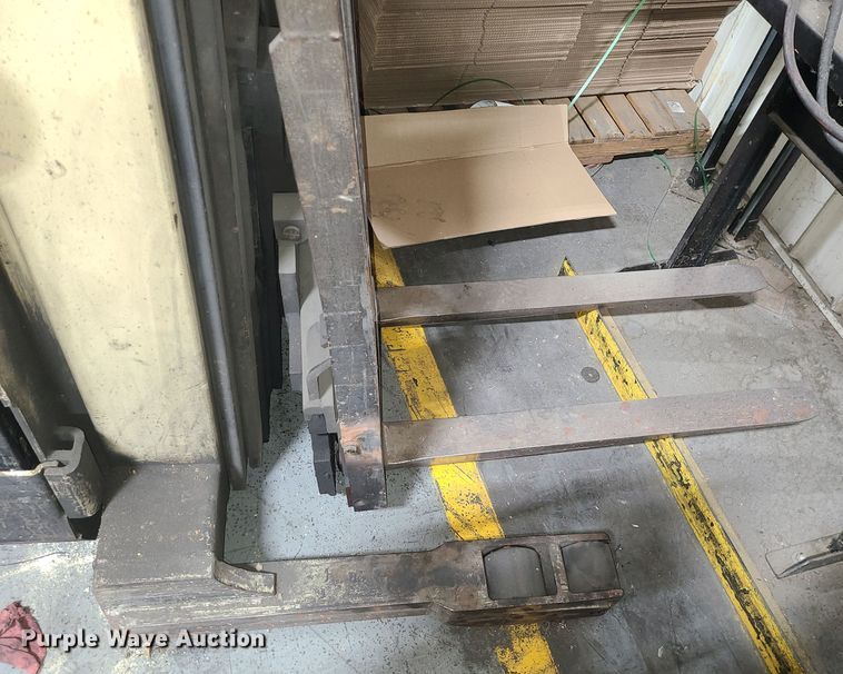 image for item DK4132 1994 Crown RR3020-45  forklift