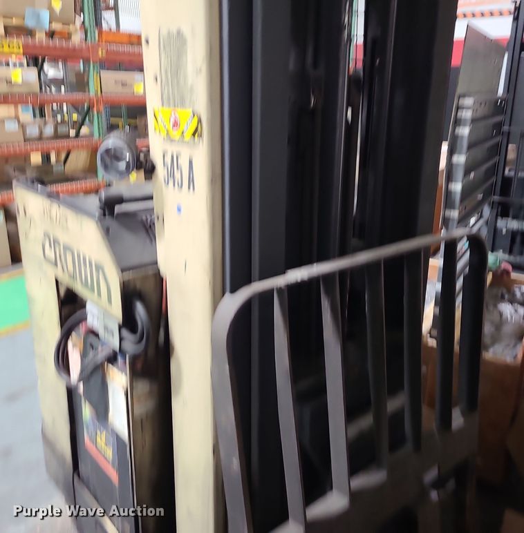 image for item DK4132 1994 Crown RR3020-45  forklift