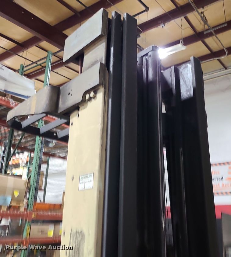 image for item DK4132 1994 Crown RR3020-45  forklift