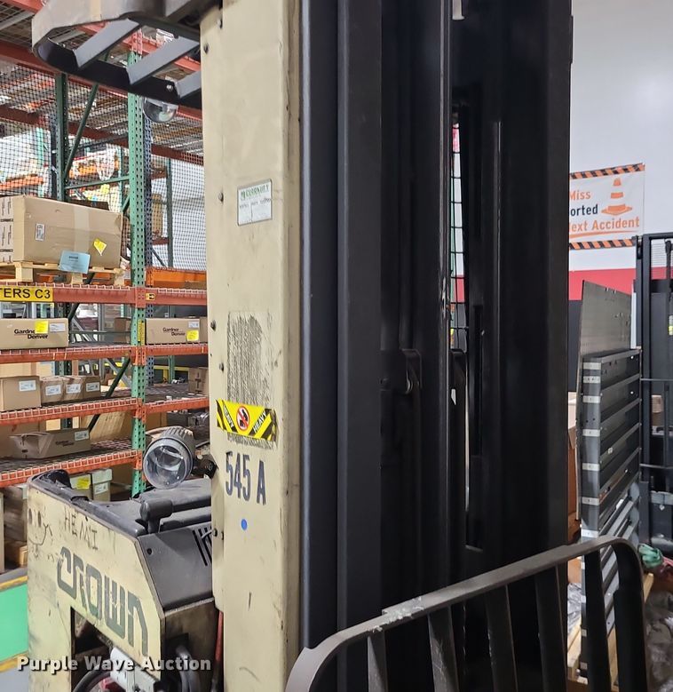 image for item DK4132 1994 Crown RR3020-45  forklift