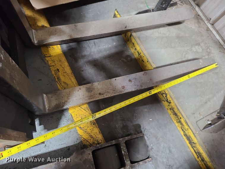 image for item DK4132 1994 Crown RR3020-45  forklift