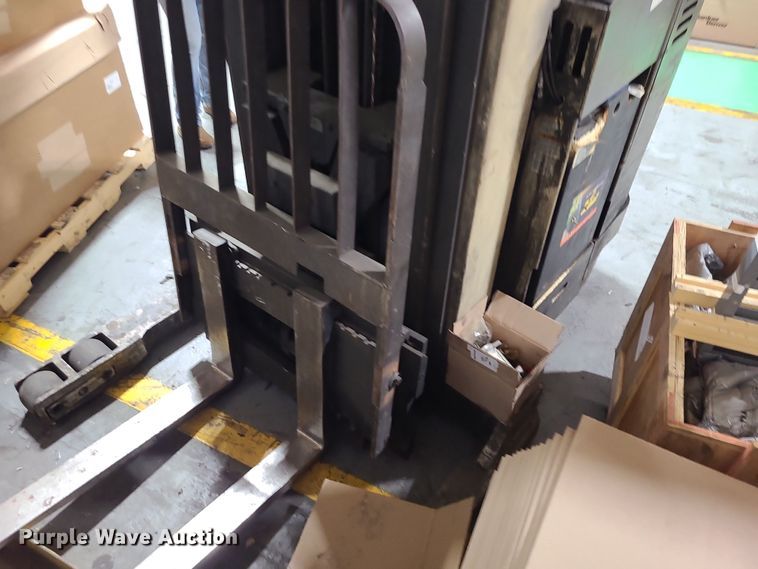 image for item DK4132 1994 Crown RR3020-45  forklift