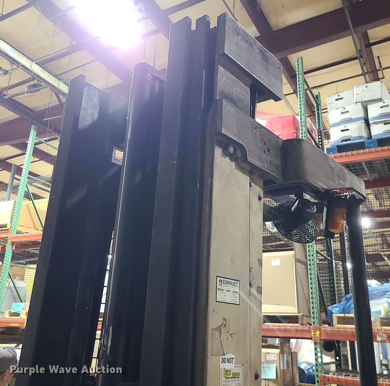 image for item DK4132 1994 Crown RR3020-45  forklift