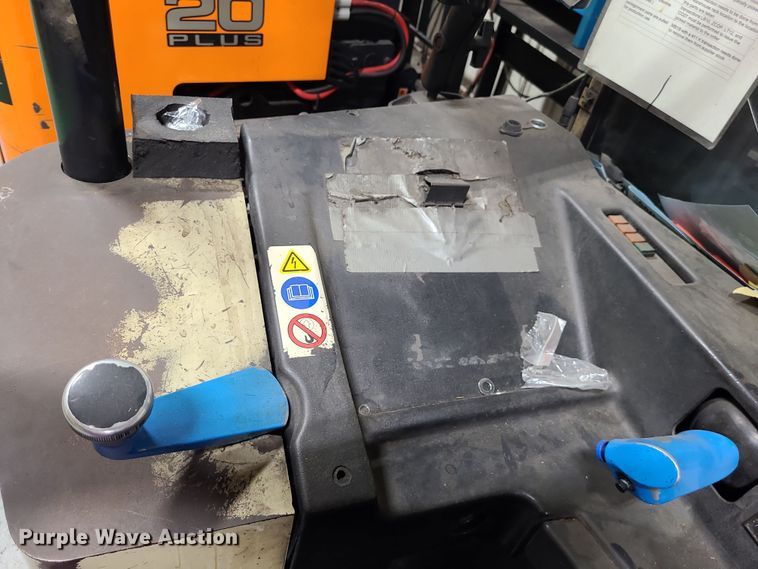 image for item DK4133 1992 Crown 45RRTT  forklift