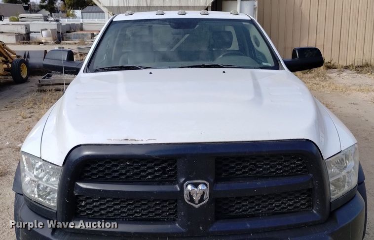 image for item DK8864 2017 Dodge Ram 5500HD  flatbed truck