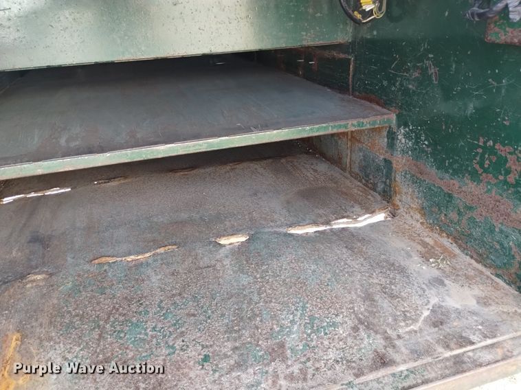 image for item DK8864 2017 Dodge Ram 5500HD  flatbed truck