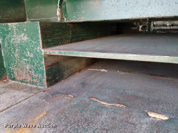 image for item DK8864 2017 Dodge Ram 5500HD  flatbed truck