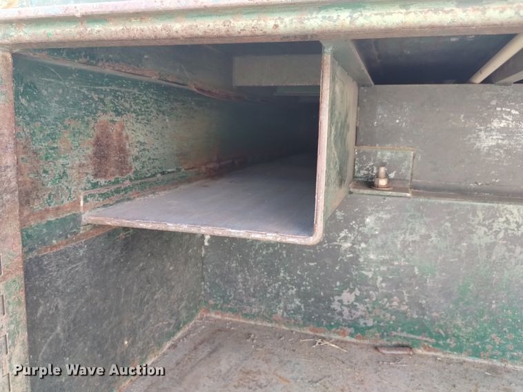 image for item DK8864 2017 Dodge Ram 5500HD  flatbed truck