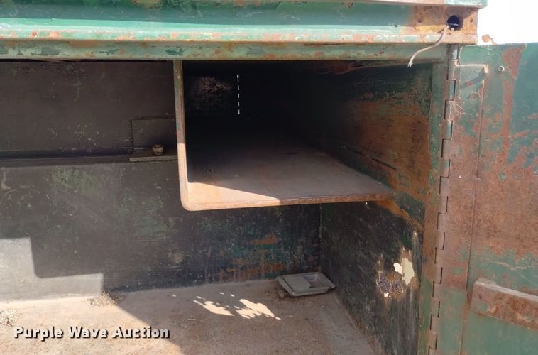 image for item DK8864 2017 Dodge Ram 5500HD  flatbed truck