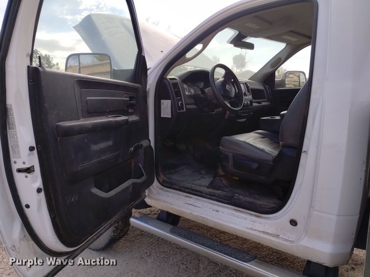 image for item DK8864 2017 Dodge Ram 5500HD  flatbed truck