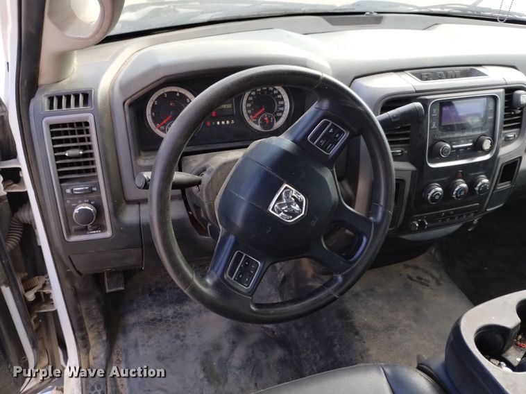 image for item DK8864 2017 Dodge Ram 5500HD  flatbed truck