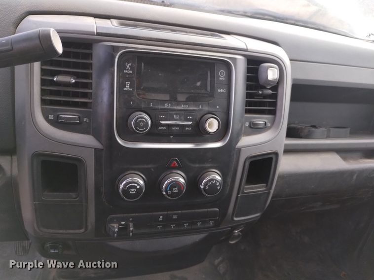 image for item DK8864 2017 Dodge Ram 5500HD  flatbed truck