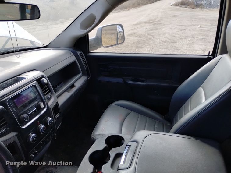 image for item DK8864 2017 Dodge Ram 5500HD  flatbed truck