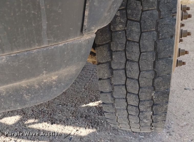 image for item DK8864 2017 Dodge Ram 5500HD  flatbed truck