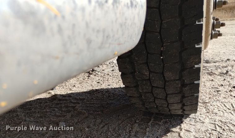 image for item DK8864 2017 Dodge Ram 5500HD  flatbed truck