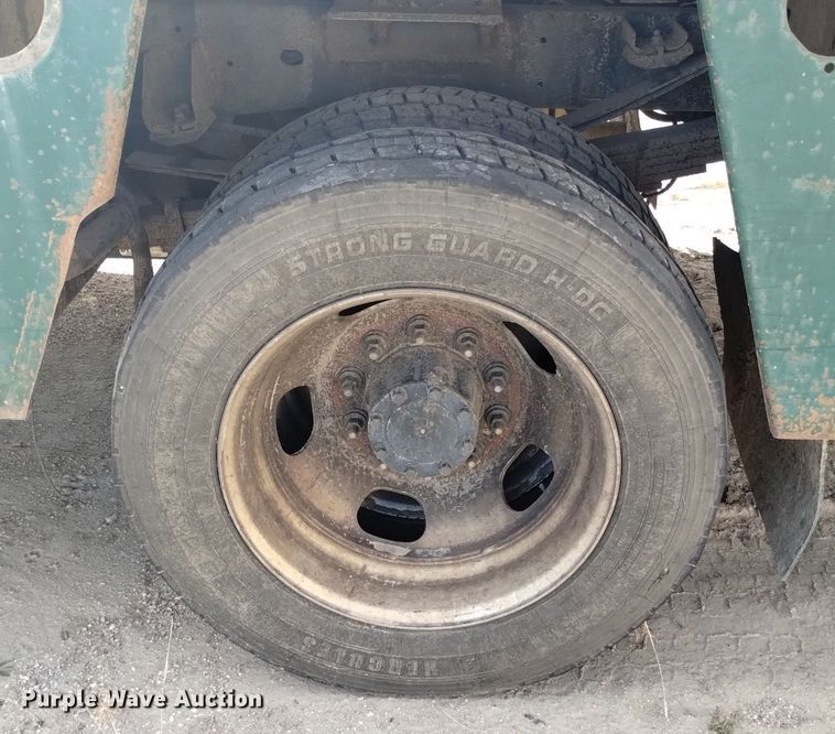 image for item DK8864 2017 Dodge Ram 5500HD  flatbed truck