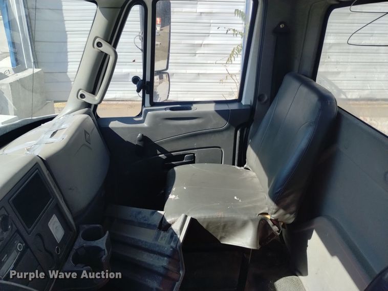 image for item DK8866 2012 International 4300  truck cab and chassis